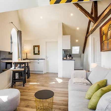 Beau L.o.f.t. Sous Les Toits - Vue Sur 2 A 4 Personnes - La Vague הולגאט