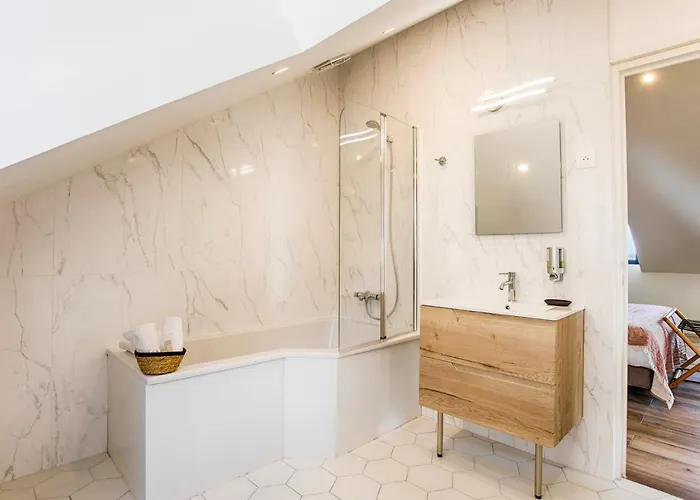 Beau L.o.f.t. Sous Les Toits - Vue Sur 2 A 4 Personnes - La Vague 公寓 乌尔加特